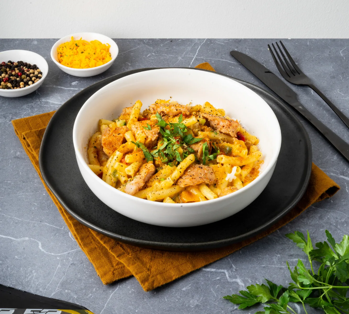 Cheesy Mac n' vega chicken [VEGA]